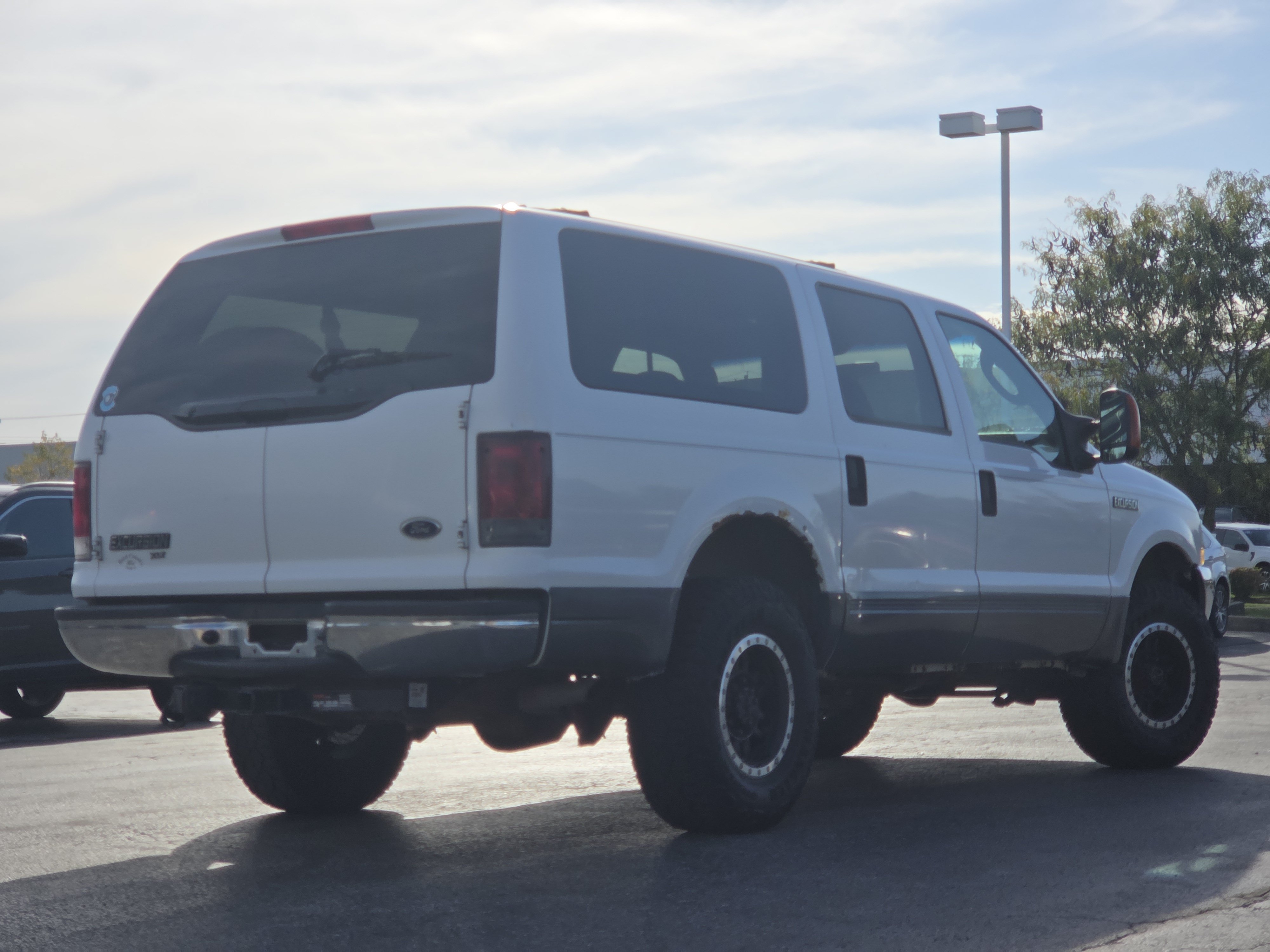 Used 2004 Ford Excursion XLT AWD/4WD image 8