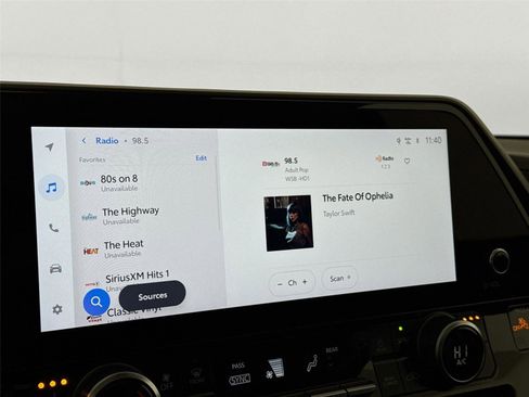 Certified 2025 Toyota Highlander XLE image 25