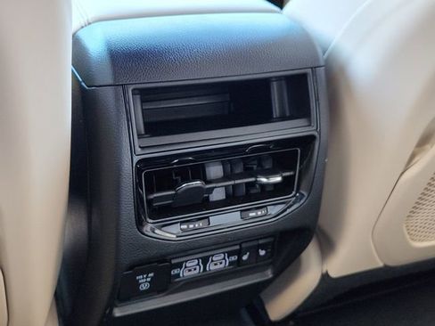 Certified 2023 Jeep Grand Cherokee Limited w/ Luxury Tech Group II image 29