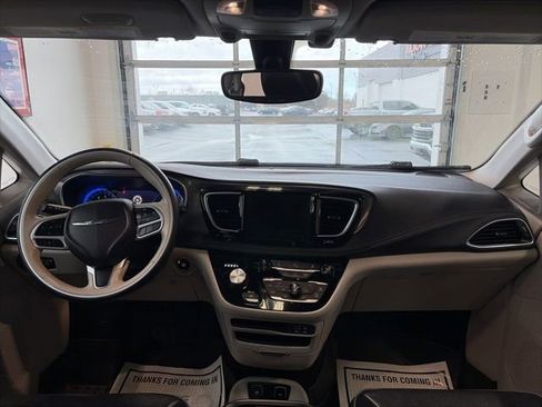 Certified 2019 Chrysler Pacifica Limited w/ Tire & Wheel Group image 11