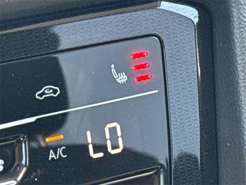 New 2025 Volkswagen Taos SE image 15