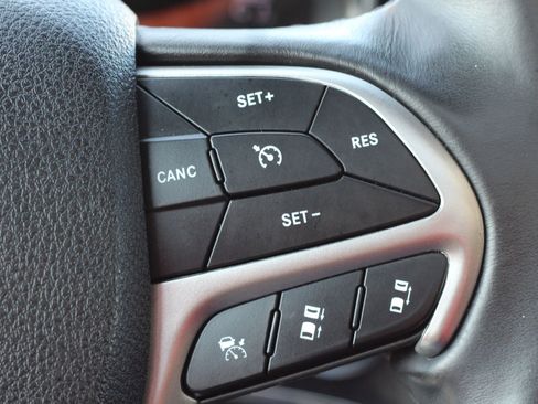 Used 2018 Jeep Grand Cherokee High Altitude image 17