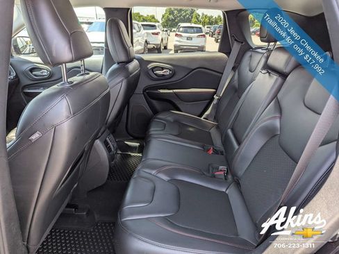 Used 2020 Jeep Cherokee Trailhawk w/ Comfort/Convenience Group AWD/4WD image 14