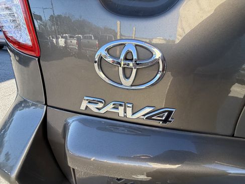 Used 2011 Toyota RAV4 FWD 4dr 4-cyl 4-Spd AT (Natl) w/ Base L4 Extra Value Pkg image 25
