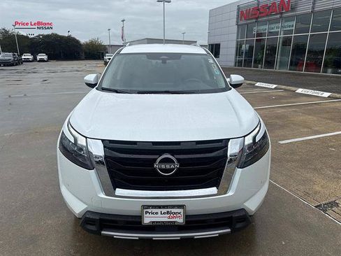 Certified 2025 Nissan Pathfinder SL AWD/4WD image 2
