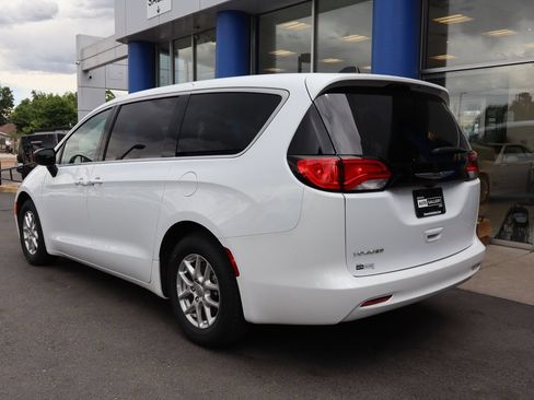 Used 2024 Chrysler Voyager LX FWD image 3