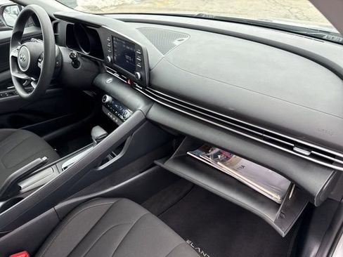 Used 2022 Hyundai Elantra SEL image 22