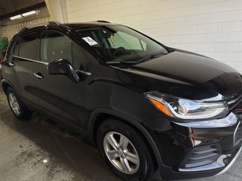 Used 2019 Chevrolet Trax LT w/ LT Convenience Package FWD image 1