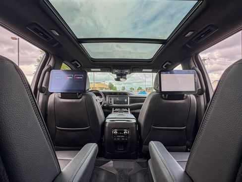 Used 2024 GMC Yukon XL Denali w/ Advanced Technology Package AWD/4WD image 34