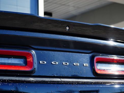Used 2019 Dodge Challenger SXT RWD image 10