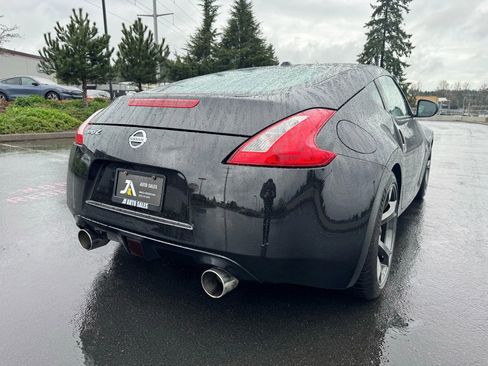Used 2010 Nissan 370Z Touring image 10
