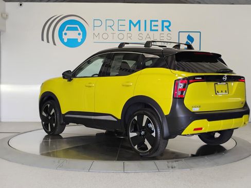 Used 2025 Nissan Kicks SR w/ Illumination Package image 3