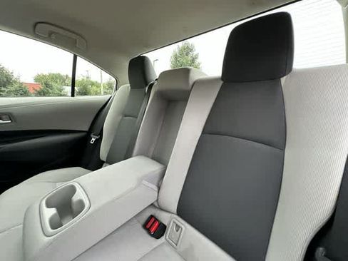 Used 2021 Toyota Corolla LE FWD image 15