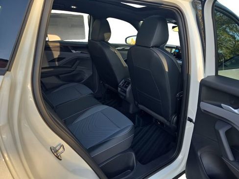 New 2026 Volkswagen Tiguan SE R-Line image 24