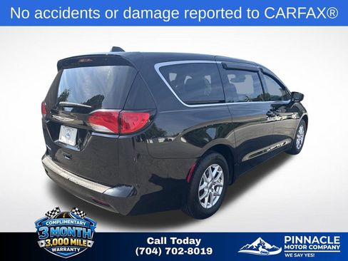 Used 2024 Chrysler Voyager LX FWD image 4