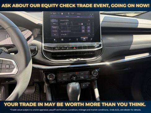Used 2023 Jeep Compass Latitude w/ Convenience Group AWD/4WD image 16