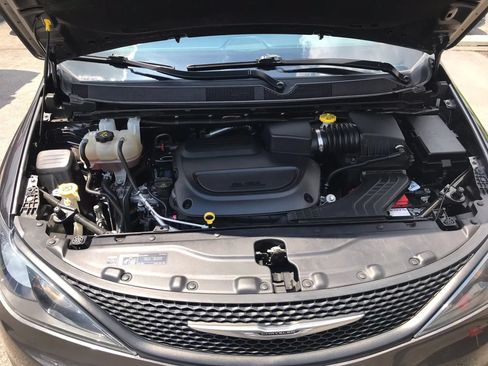 Used 2023 Chrysler Voyager LX FWD image 86
