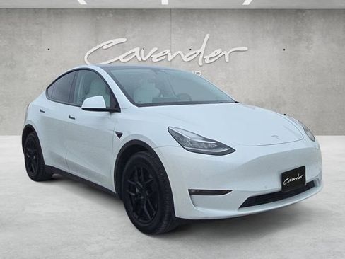 Used 2022 Tesla Model Y Long Range image 2