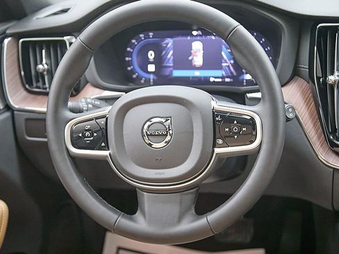 Certified 2025 Volvo XC60 B5 Ultra image 27