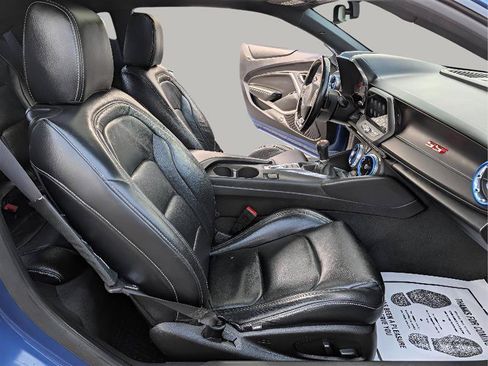 Used 2020 Chevrolet Camaro SS RWD image 28