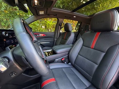 Used 2024 Chevrolet Traverse RS w/ LPO, Floor Liner Package AWD/4WD image 20