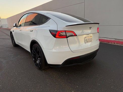 Used 2022 Tesla Model Y Performance image 4