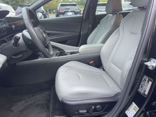 Used 2025 Hyundai Elantra Limited FWD image 16