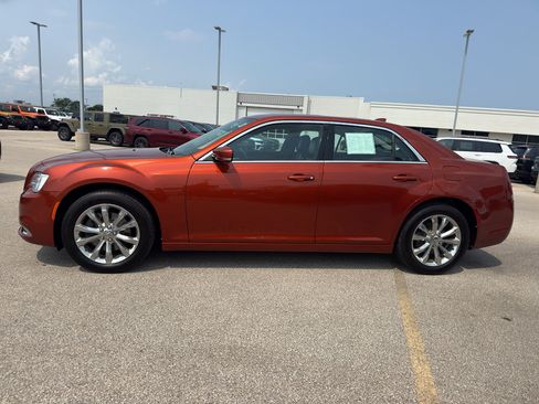 Used 2021 Chrysler 300 Touring L AWD/4WD image 6