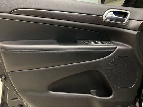 Used 2017 Jeep Grand Cherokee Altitude image 25