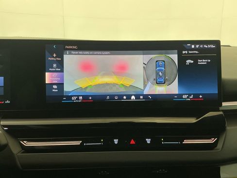 Certified 2025 BMW 530i w/ Premium Package image 12