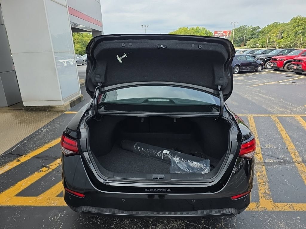 Used 2025 Nissan Sentra SV w/ Trunk Package FWD image 5