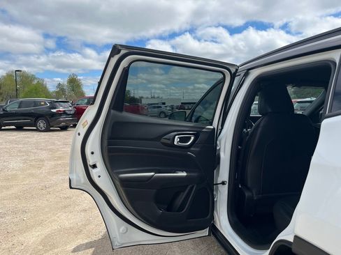 Used 2025 Jeep Compass Trailhawk AWD/4WD image 28