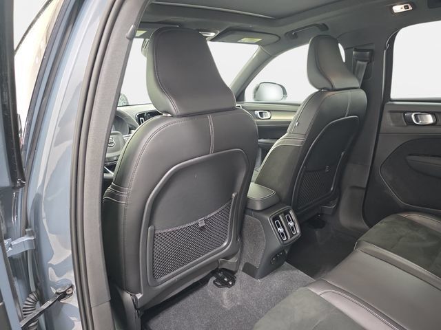 Used 2022 Volvo XC40 T5 R-Design w/ Protection Package AWD/4WD image 12