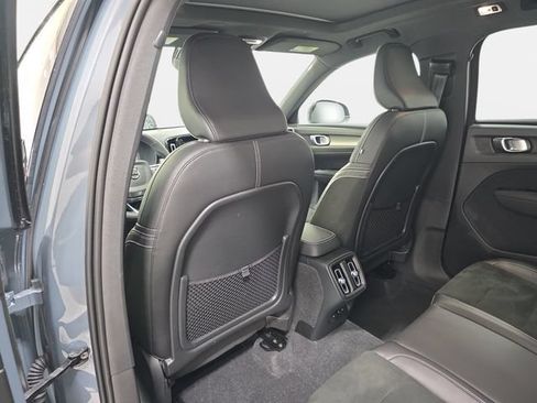 Used 2022 Volvo XC40 T5 R-Design w/ Protection Package AWD/4WD image 12