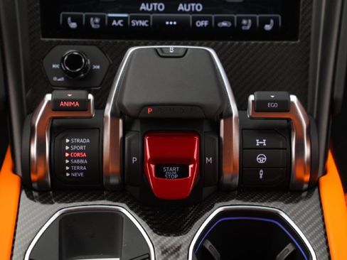 Used 2022 Lamborghini Urus AWD/4WD image 28