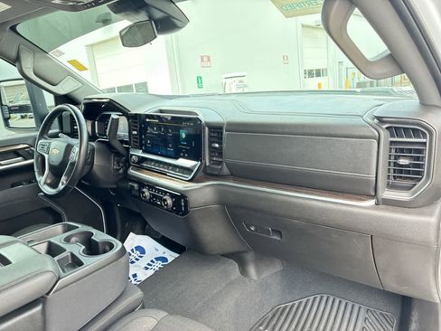 Used 2025 Chevrolet Silverado 2500 LT image 28