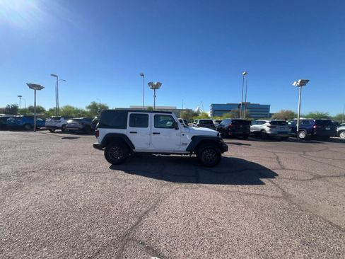 Used 2025 Jeep Wrangler Unlimited Sport AWD/4WD image 15