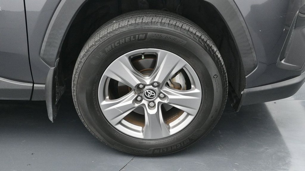 Used 2024 Toyota RAV4 XLE FWD image 16