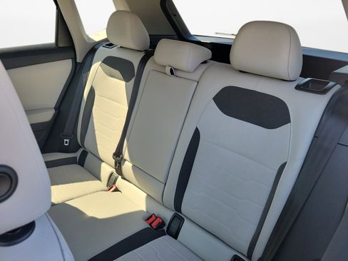 Certified 2025 Volkswagen Taos SE w/ Black Wheel Package image 15