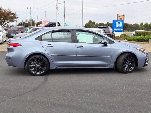 Used 2024 Toyota Corolla SE FWD image 3