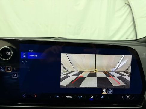 New 2026 Chevrolet Equinox EV LT image 32