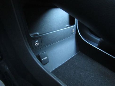 Used 2023 Toyota bZ4X Limited image 50