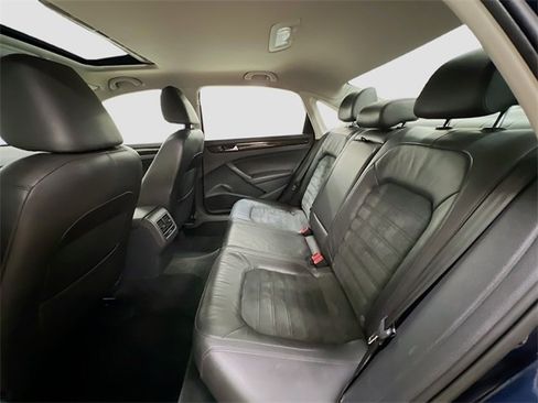 Used 2014 Volkswagen Passat 3.6 SEL Premium image 25