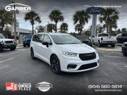 New 2026 Chrysler Pacifica Select w/ S Appearance Package