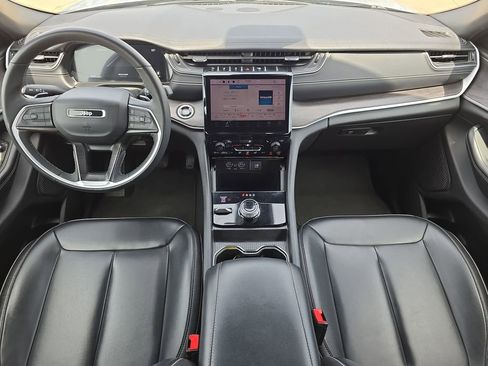 Used 2024 Jeep Grand Cherokee Limited AWD/4WD image 9
