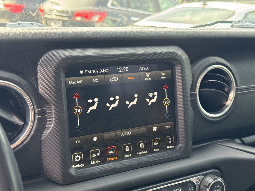 Used 2018 Jeep Wrangler Unlimited Sahara AWD/4WD image 23