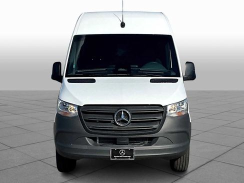 Used 2025 Mercedes-Benz Sprinter 2500 image 4