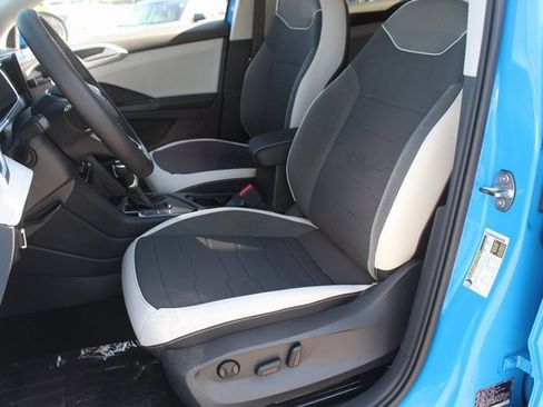 New 2025 Volkswagen Taos SE image 12
