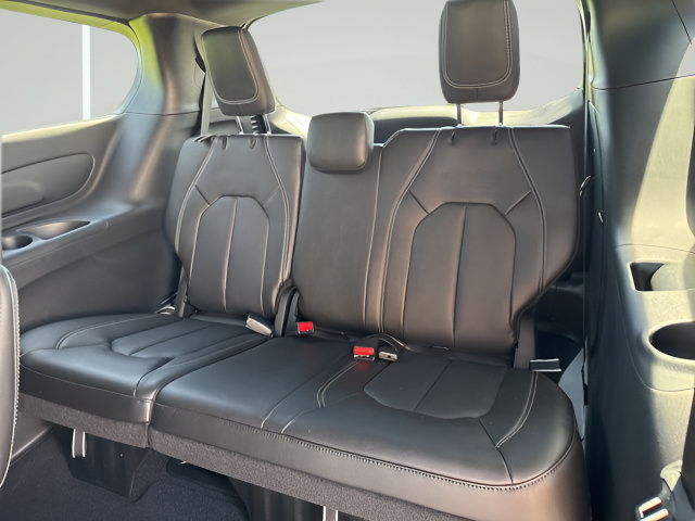 New 2027 Chrysler Pacifica Select FWD image 16