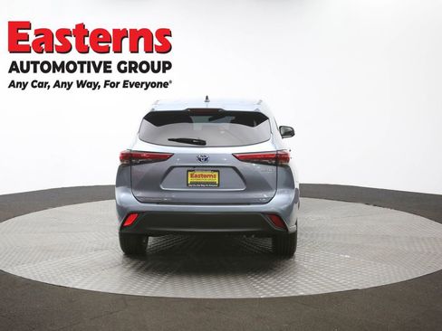 Used 2023 Toyota Highlander LE image 37